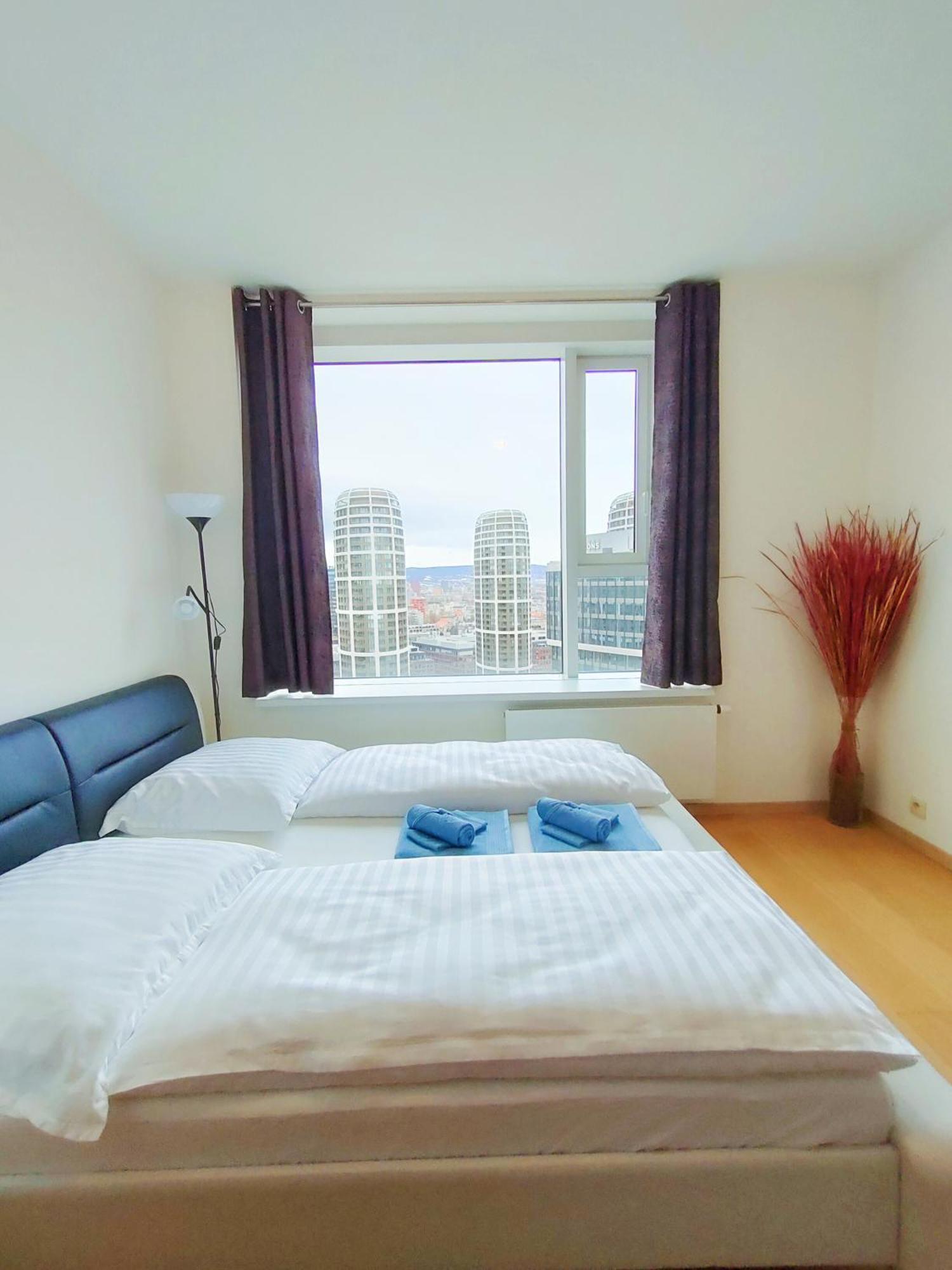 Sag Romantic 22 Floor Panorama City Free Parking Free Wifi Pozsony Kültér fotó